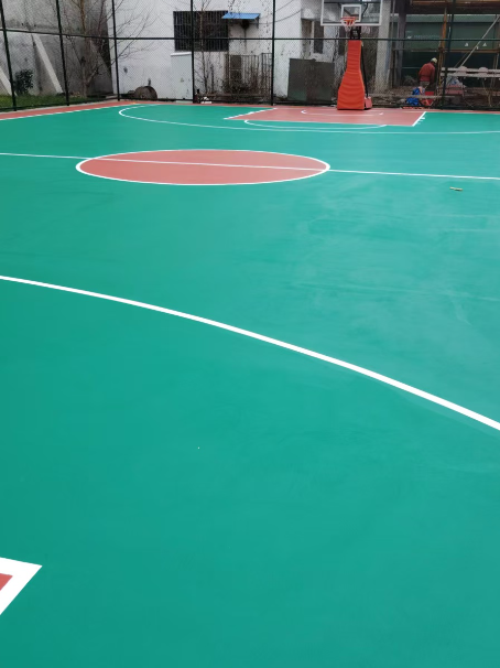 丰都 球场长期使用易出现地面开裂
